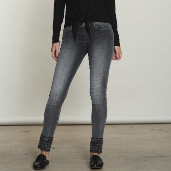 Driftwood Jackie Embroidered Hem Jeans Size 28 EUC - Picture 1 of 16